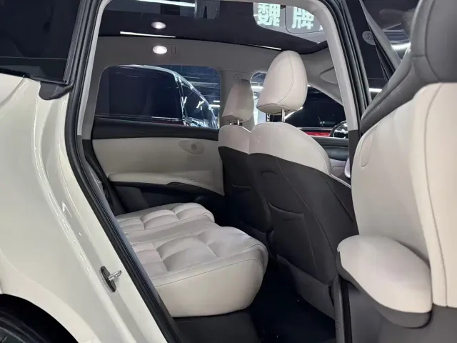 IM Motors LS6 — Фото автомобиля 10
