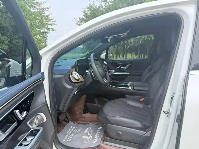 Mercedes-Benz EQE SUV — Фото автомобиля 4