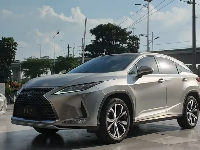 Фотография автомобиля — Lexus RX