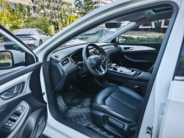Roewe i6 MAX EV — Фото автомобиля 11