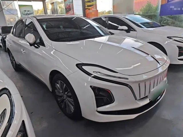 Hongqi E-QM5 — Фото автомобиля 3