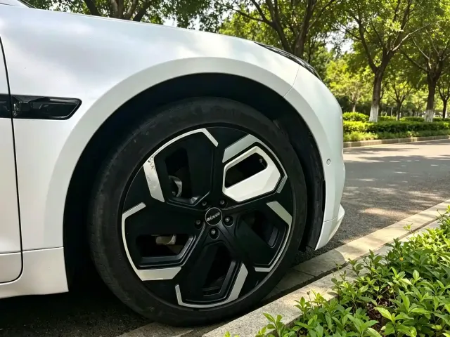 ZEEKR Zeekr 001 2022 Long Range Dual Motor WE Edition — Фото автомобиля 10
