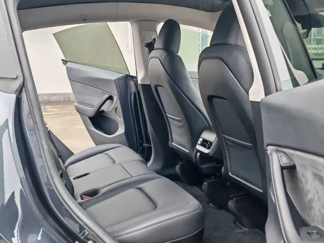 Tesla Model Y — Фото автомобиля 13