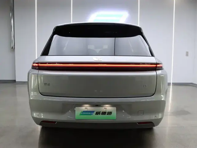 Li Auto L8 — Фото автомобиля 5