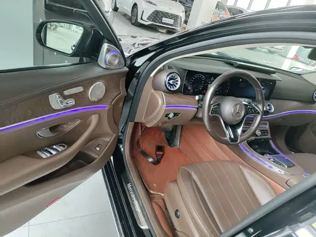 Mercedes-Benz E-Class — Фото автомобиля 15