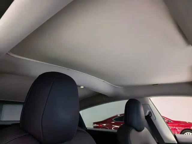 Tesla Model 3 — Фото автомобиля 15