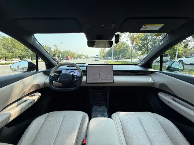 Lynk & Co Z20 — Фото автомобиля 8