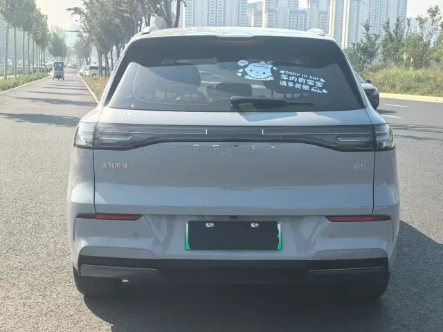Geely Galaxy E5 — Фото автомобиля 8