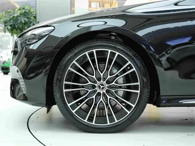 Mercedes-Benz E-Class — Фото автомобиля 20