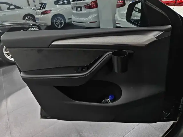 Tesla Model Y — Фото автомобиля 7