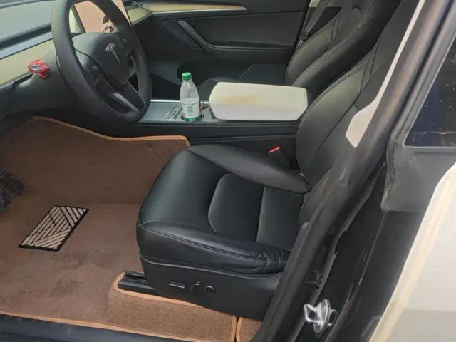 Tesla Model Y — Фото автомобиля 9