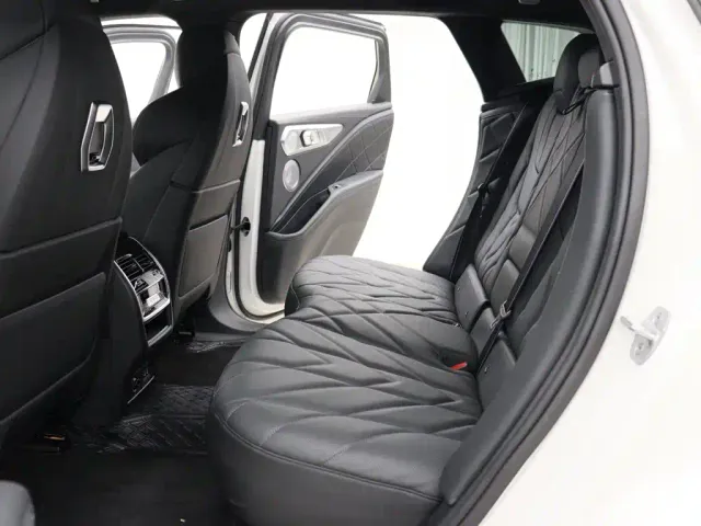 BMW XM — Фото автомобиля 7