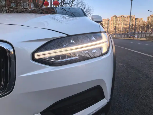 Volvo V90 — Фото автомобиля 9