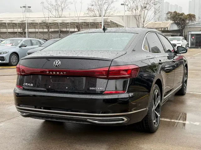 Volkswagen Passat — Фото автомобиля 6