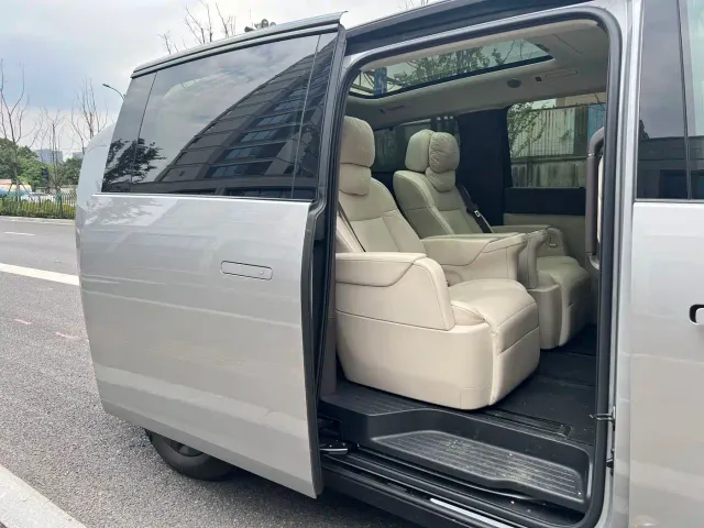 Li Auto MEGA — Фото автомобиля 24