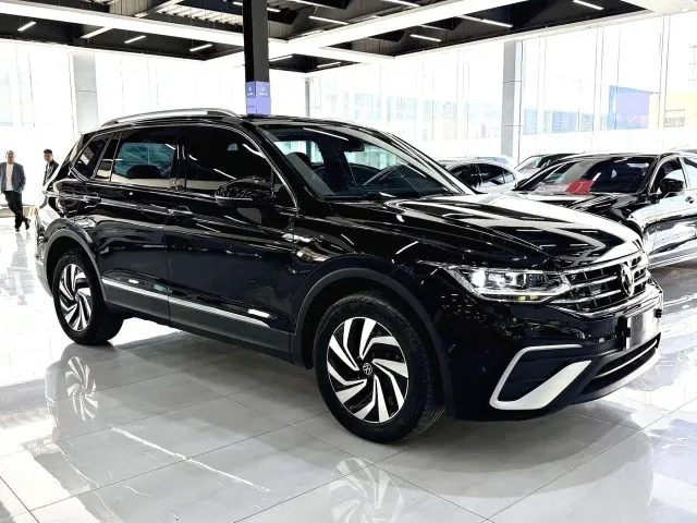 Volkswagen Tiguan L — Фото автомобиля 3
