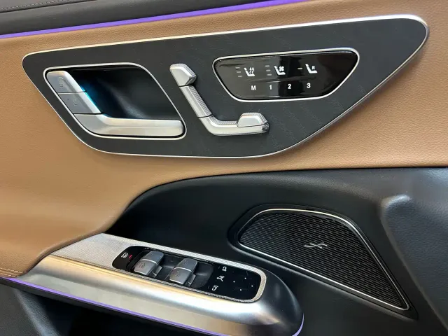 Mercedes-Benz E-Class — Фото автомобиля 12