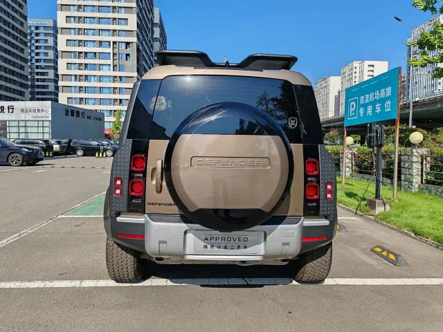 Land Rover Defender — Фото автомобиля 6