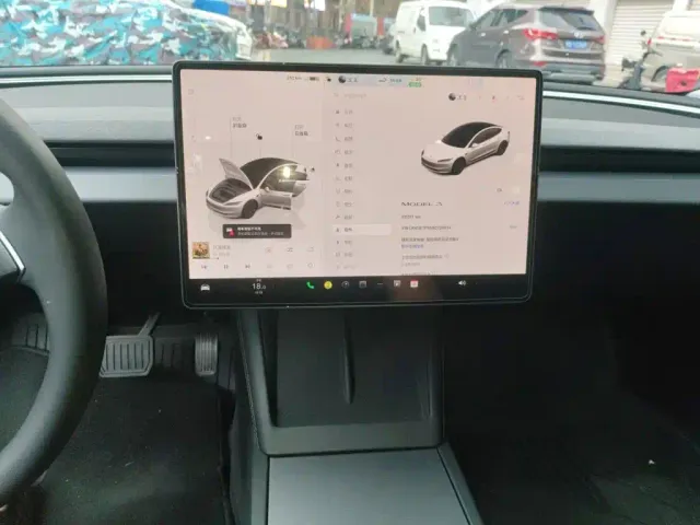Tesla Model 3 — Фото автомобиля 9