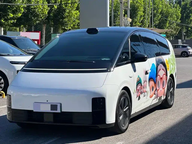 Li Auto MEGA — Фото автомобиля 6