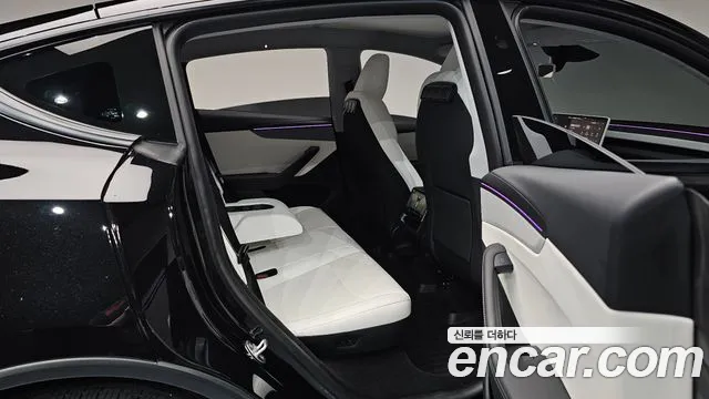 Tesla Model Y — Фото автомобиля 10