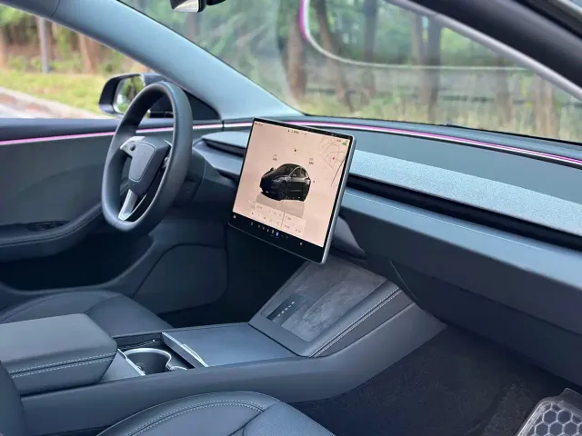 Tesla Model 3 — Фото автомобиля 11