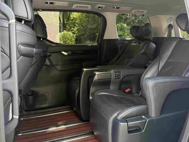 Toyota Vellfire — Фото автомобиля 11