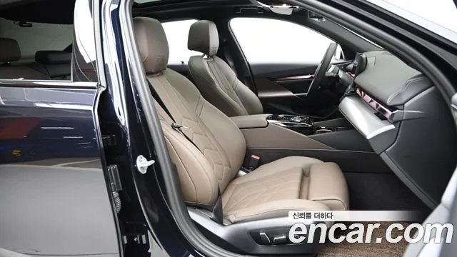 BMW i5 G60 — Фото автомобиля 10