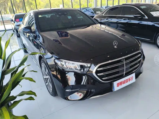 Mercedes-Benz E-Class — Фото автомобиля 3