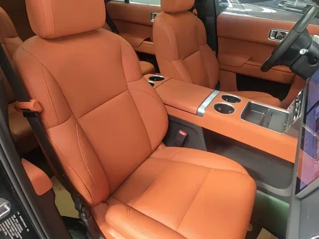 Li Auto L8 — Фото автомобиля 24