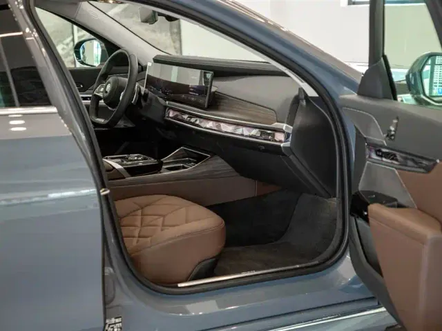 BMW 7 Series — Фото автомобиля 21