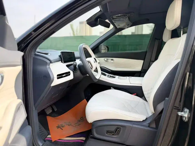 Geely Galaxy Starship 7 EM-i — Фото автомобиля 4