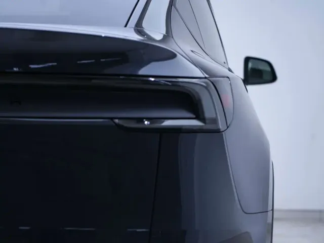 Tesla Model Y — Фото автомобиля 20