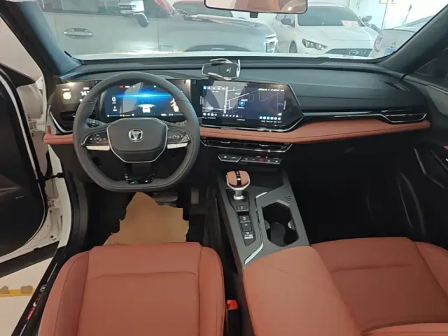 Changan X5 Plus — Фото автомобиля 9