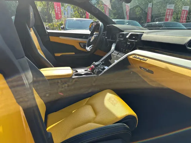 Lamborghini Urus — Фото автомобиля 16