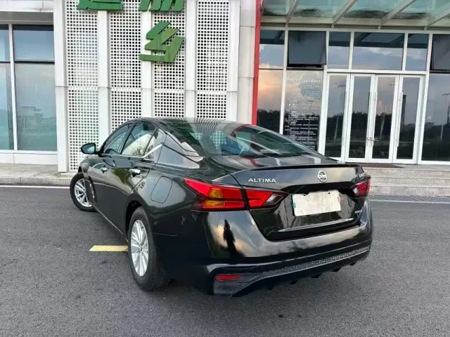 Nissan Teana — Фото автомобиля 3