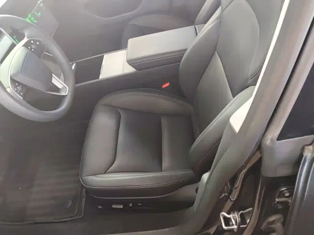 Tesla Model 3 — Фото автомобиля 14