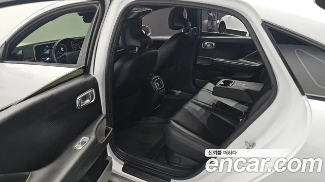 Hyundai Ioniq 6 — Фото автомобиля 12