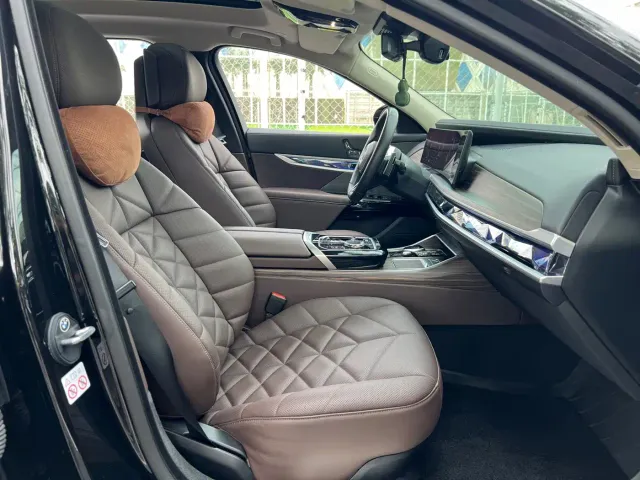 BMW 7 Series — Фото автомобиля 12