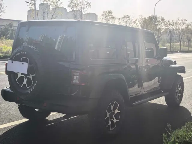Jeep Wrangler — Фото автомобиля 17