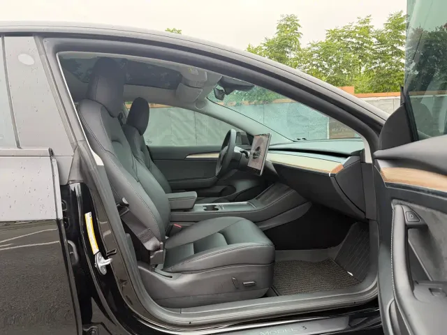 Tesla Model 3 — Фото автомобиля 14