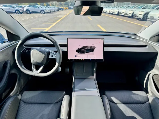 Tesla Model 3 — Фото автомобиля 13