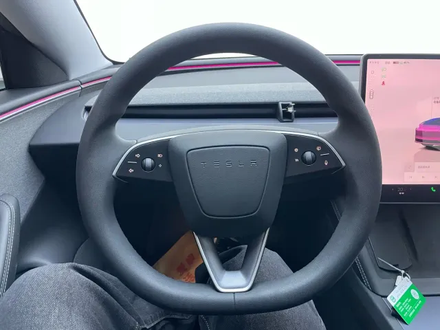 Tesla Model 3 — Фото автомобиля 9