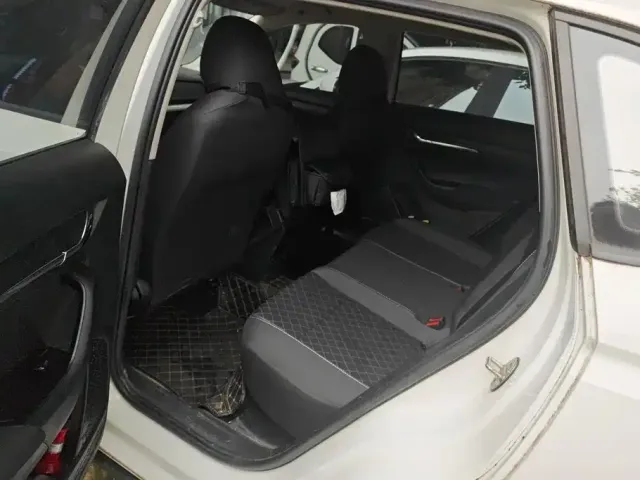 Škoda Kamiq 2021 1.5L Manual Standard — Фото автомобиля 11
