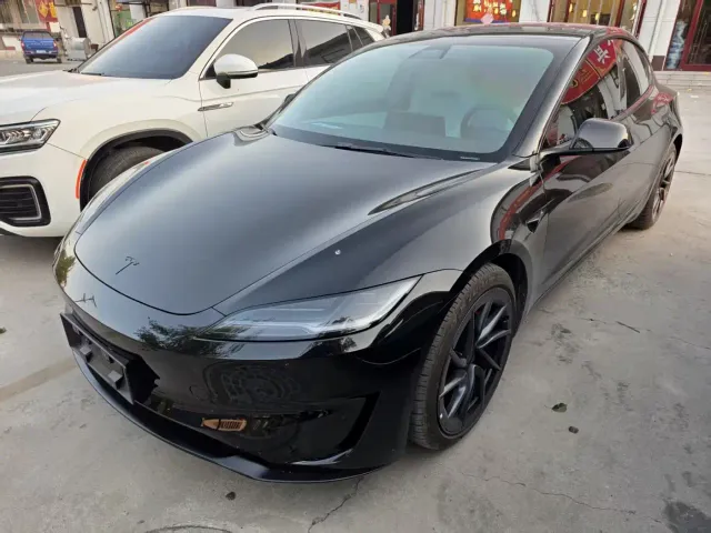Фотография автомобиля — Tesla Model 3
