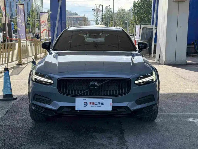 Volvo V90 — Фото автомобиля 2
