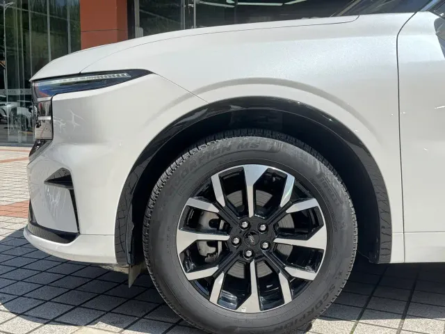 Ford Edge — Фото автомобиля 5