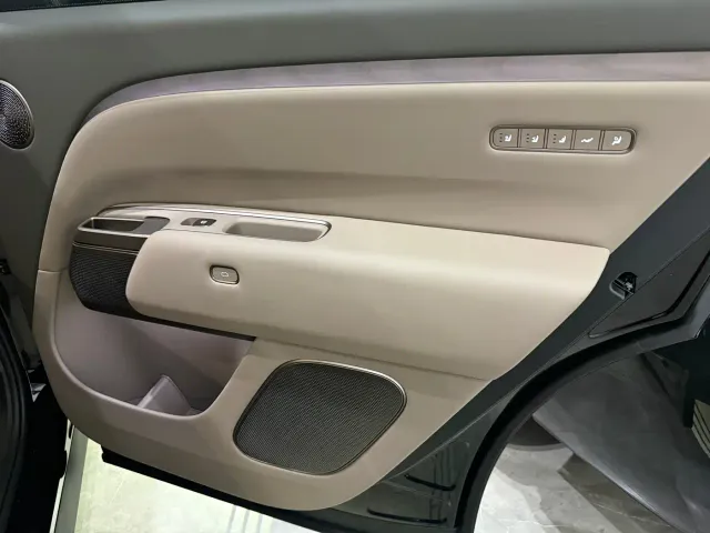 Li Auto L8 — Фото автомобиля 15