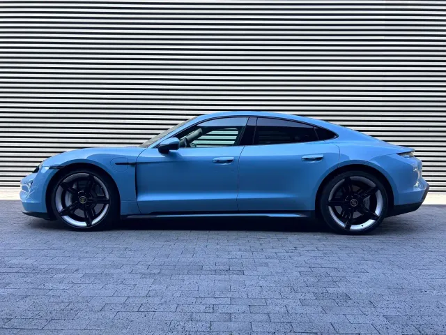 Porsche Taycan — Фото автомобиля 2
