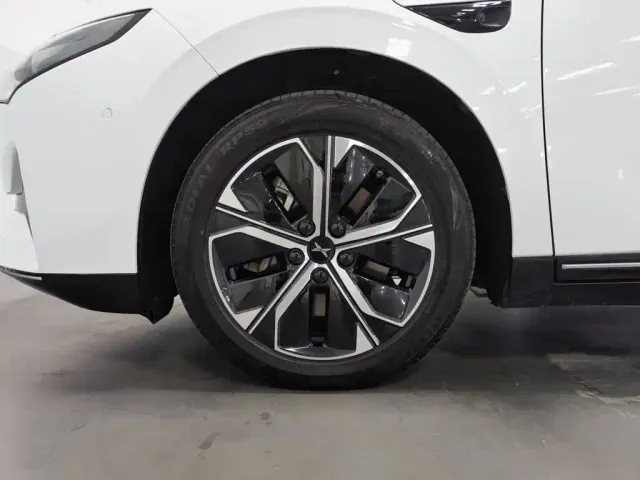 Xpeng P5 — Фото автомобиля 17